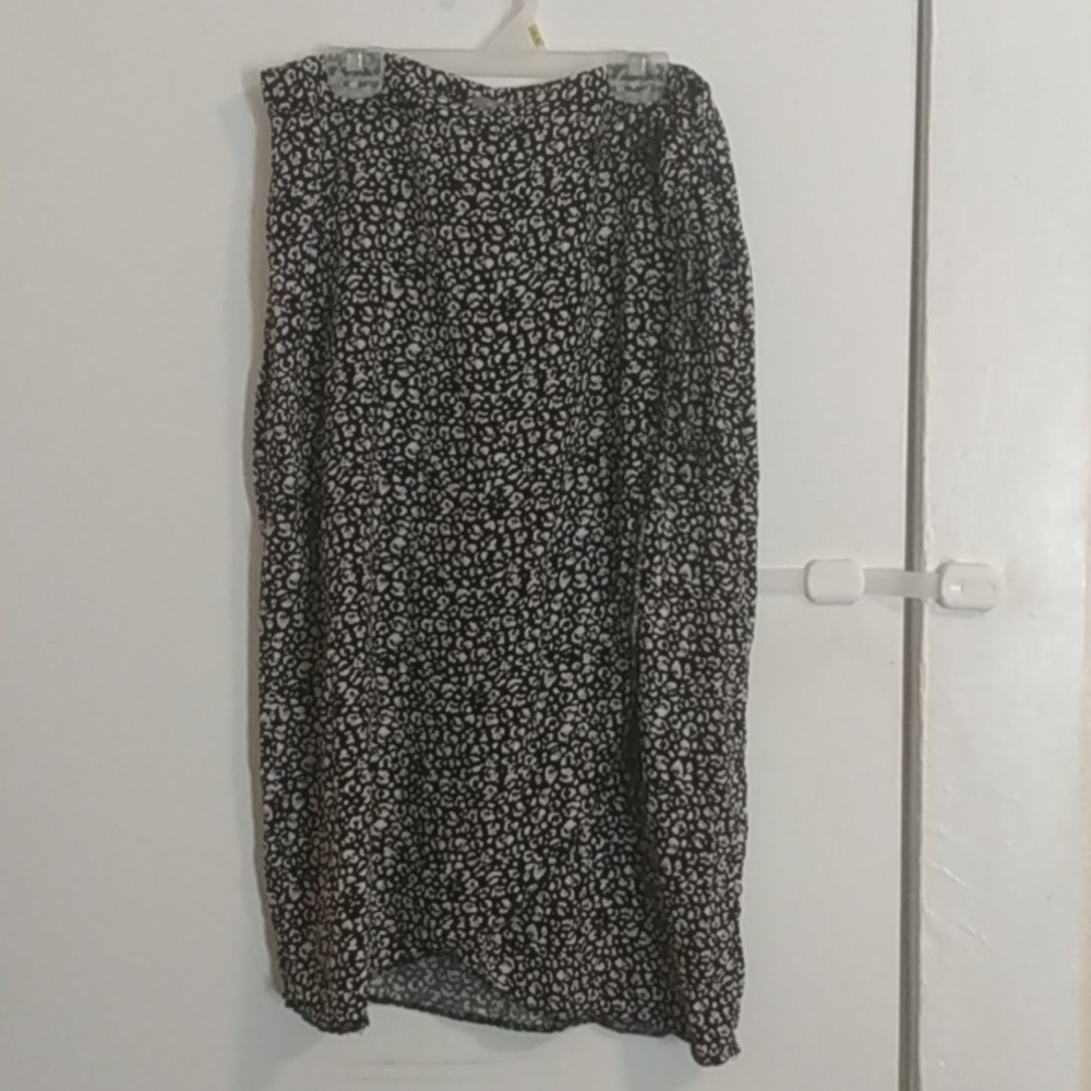Maurices Women's Size Medium Wrap Around Tie Waist Midi Multicolor Skirt